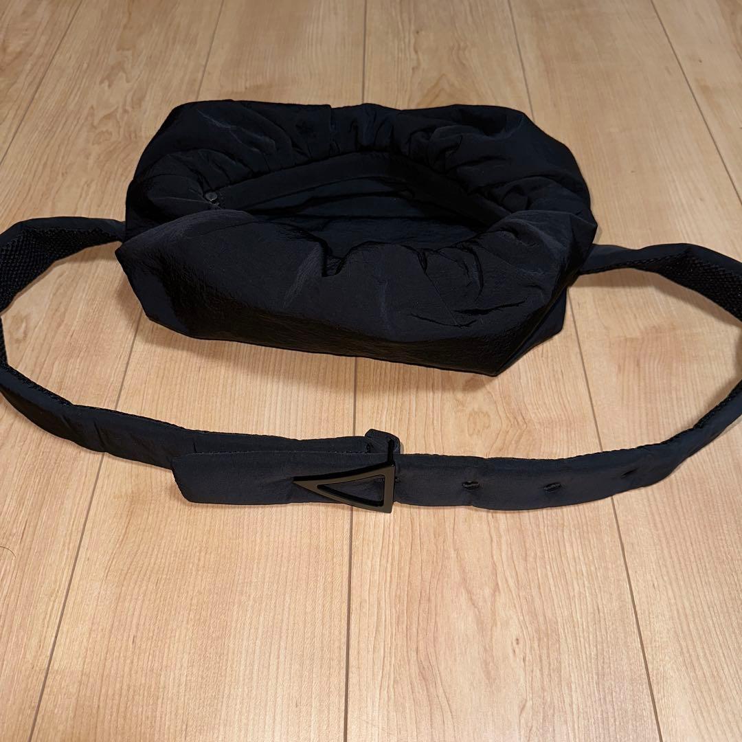 ボッテガヴェネタ　ボディポーチ　斜め掛けバッグ