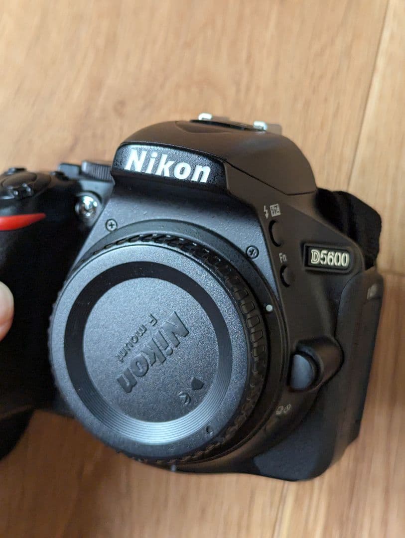 Nikon D5600 本体＋レンズ SIGMA 17-70mm F2.8-4