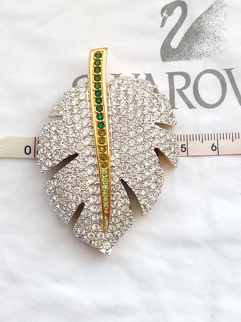 SWAROVSKI 大ぶりリーフ ブロー パヴェ ゴールド カラー