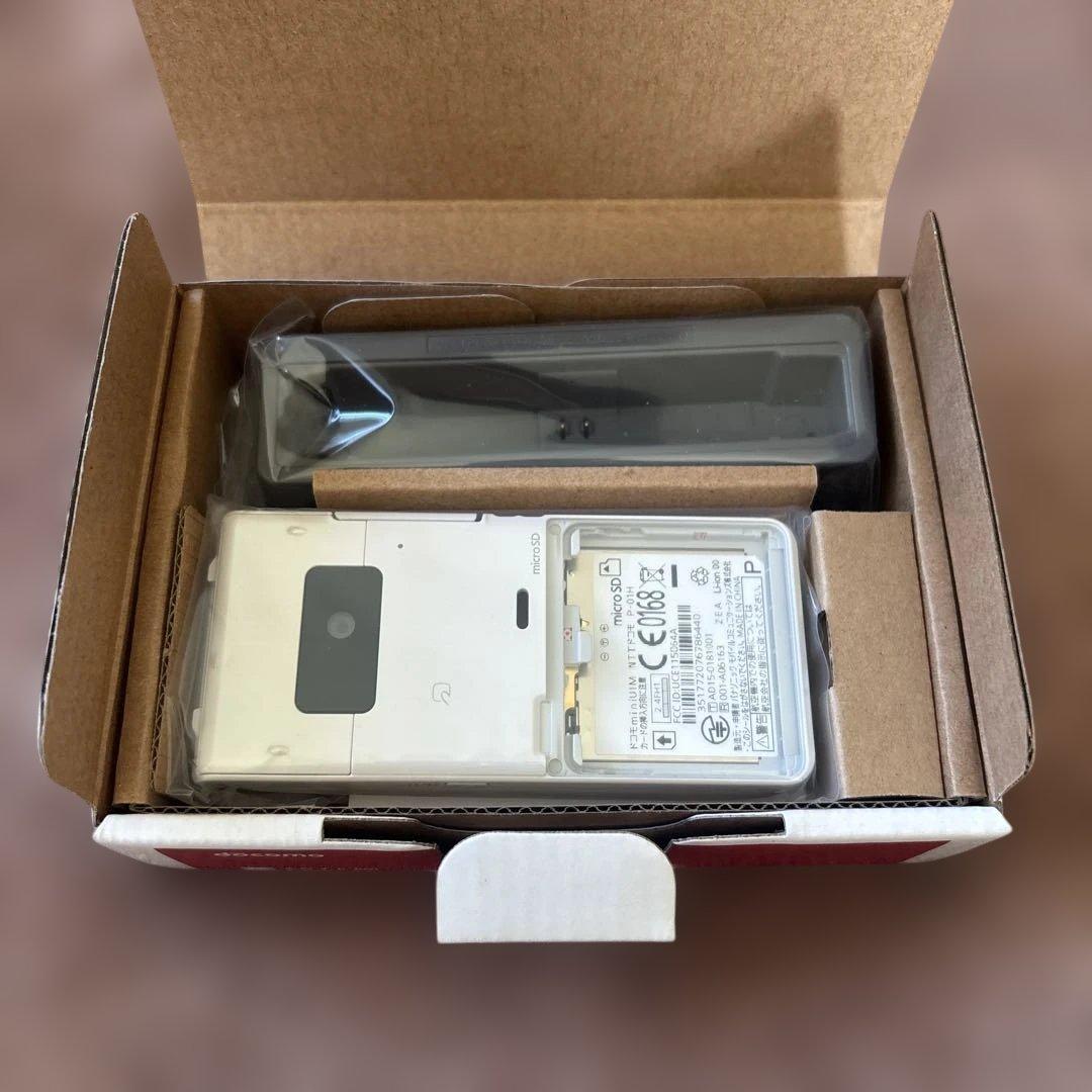 docomo P-01H ホワイト 新品未使用