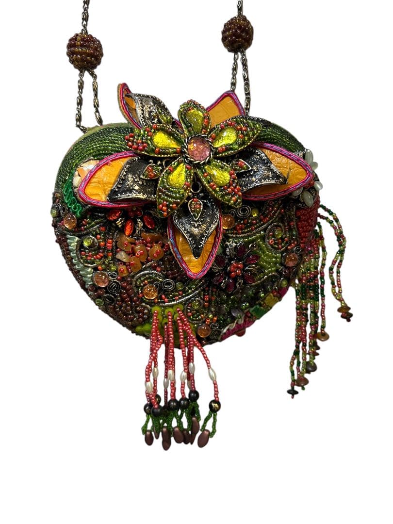 MARY FRANCES メアリーフランシス ハート型ビーズクラッチバッグ