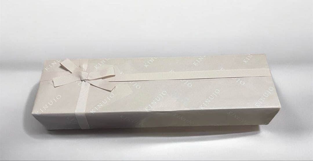 新品未開封 キヌジョ コテ カールアイロン 28mm 絹女 ギフト包装　白