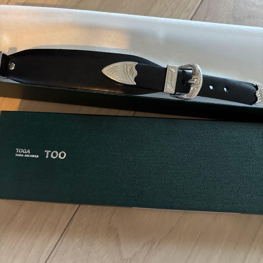 TOGA TOO(トーガトゥ)のダブルバックルバングル