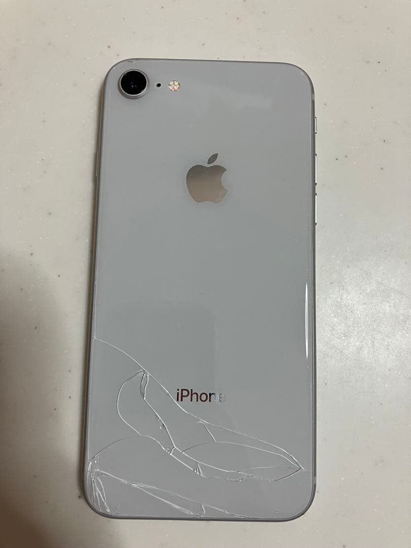 Apple iPhone 8 シルバー ホワイト 本体 割れあり