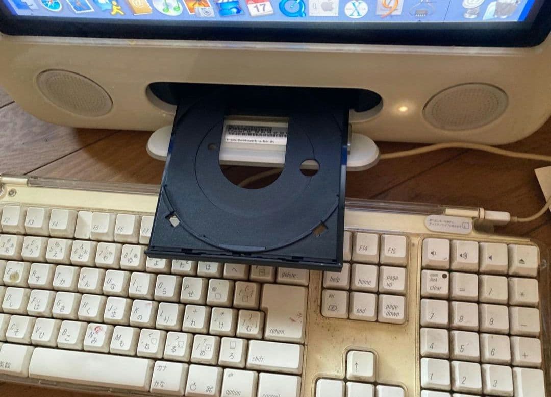 e-Mac 本体＋電源ケーブルのみ