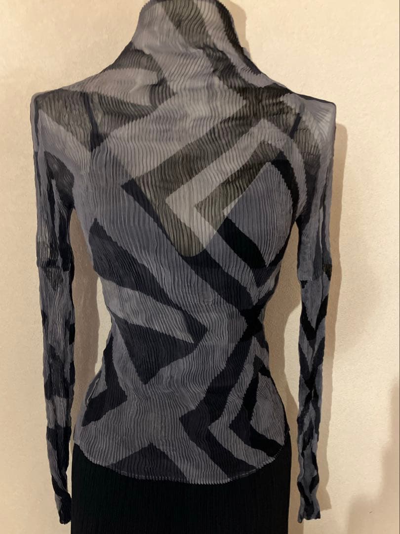 イッセイミヤケ　プリーツプリーズ　長袖　カットソー