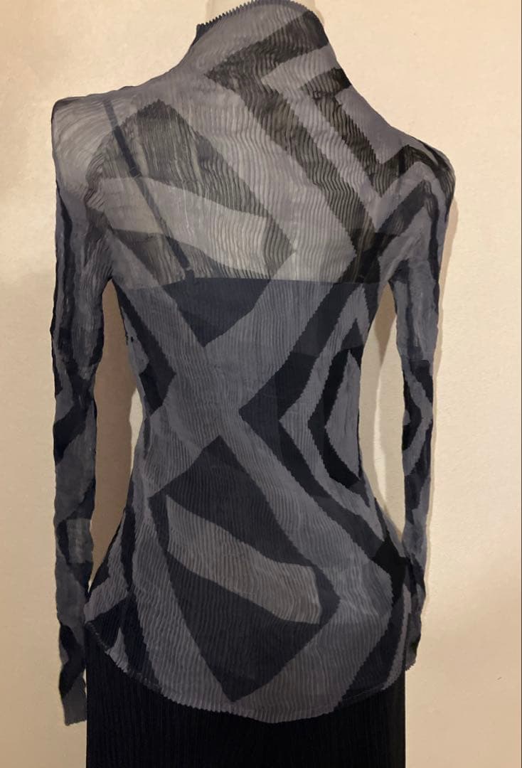 イッセイミヤケ　プリーツプリーズ　長袖　カットソー