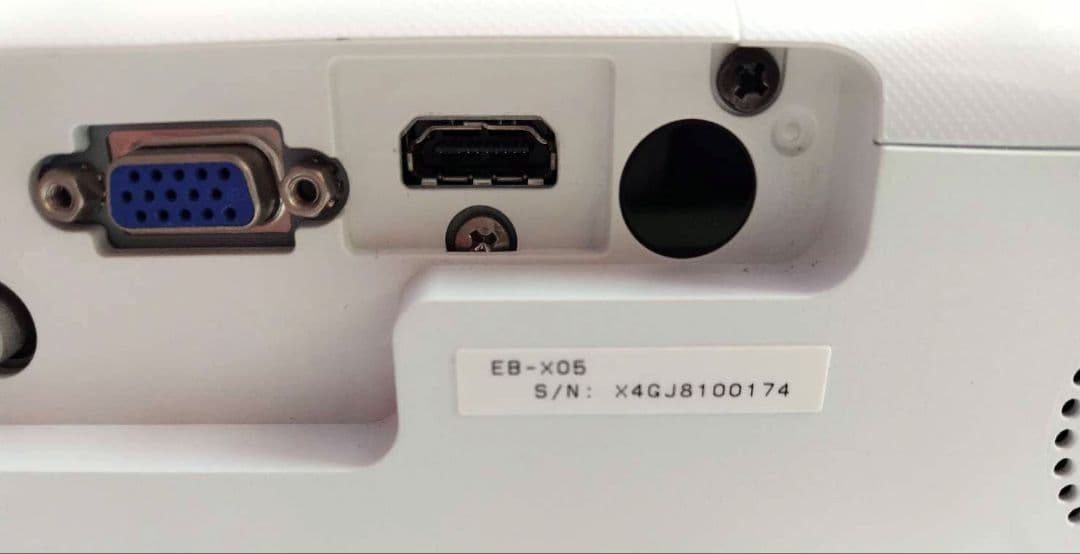 EPSON プロジェクター EB-X05 ランプ857時間 動作良好 付属品完備