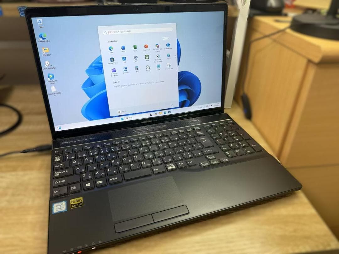 美品 富士通 第8世代 16GB 新品SSD+HDD Office2021b