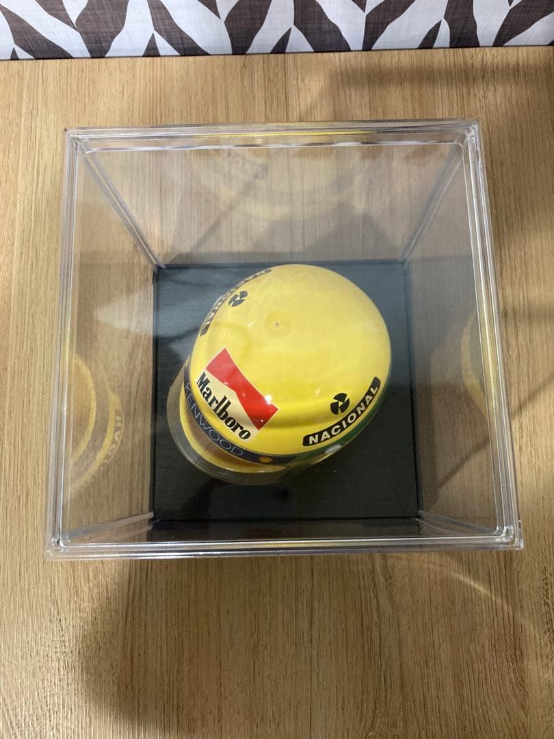ケース付き　アイルトン・セナ　陶器製ヘルメット置物　灰皿