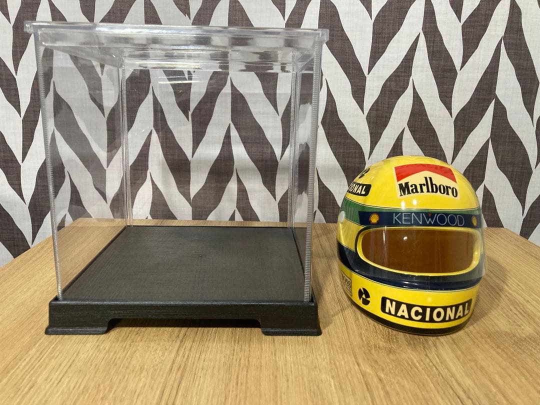 ケース付き　アイルトン・セナ　陶器製ヘルメット置物　灰皿