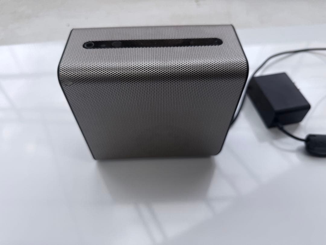 ソニー製のポータブル超短焦点プロジェクター**「LSPX-P1」