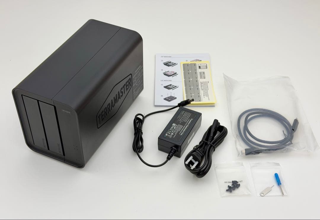 TERRAMASTER D5 Hybrid HDD NVMeエンクロージャー新品