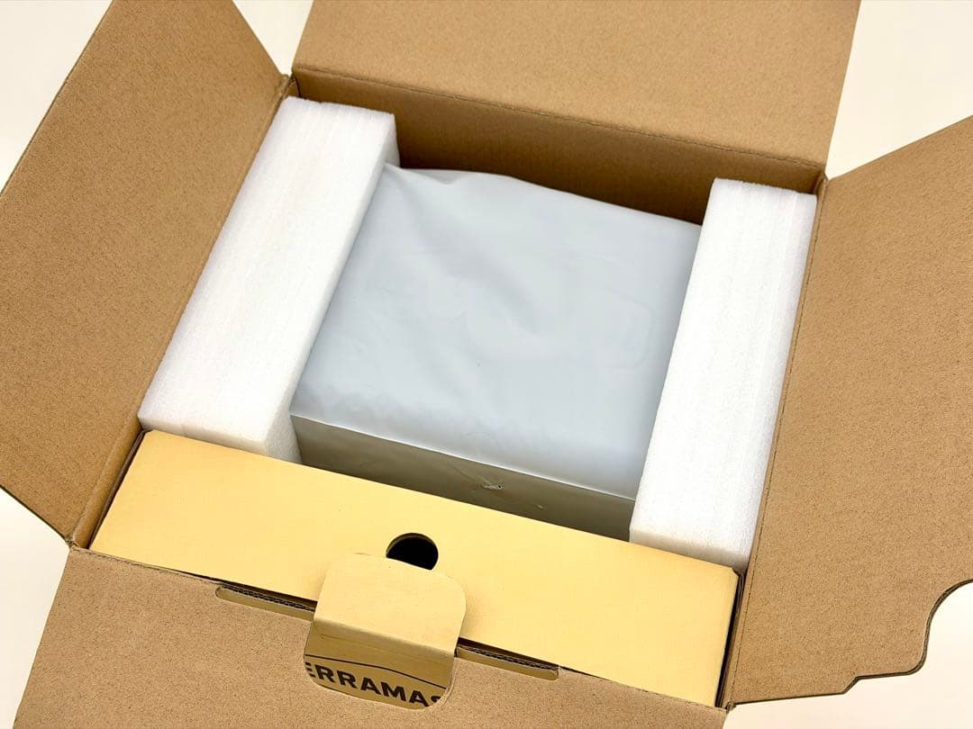 TERRAMASTER D5 Hybrid HDD NVMeエンクロージャー新品