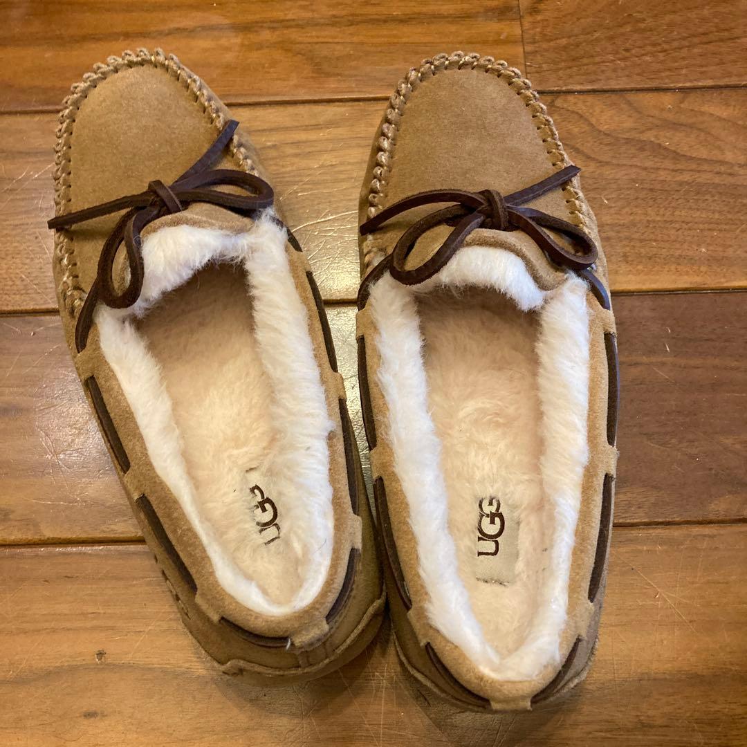 新品同様　UGG モカシン　24㎝