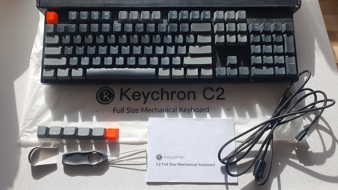 【US配列】Keychron C2 フルサイズメカニカルキーボード（美品・赤軸）