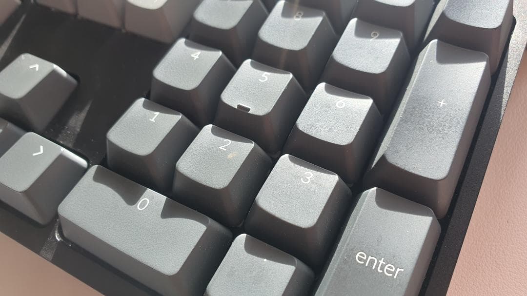 【US配列】Keychron C2 フルサイズメカニカルキーボード（美品・赤軸）