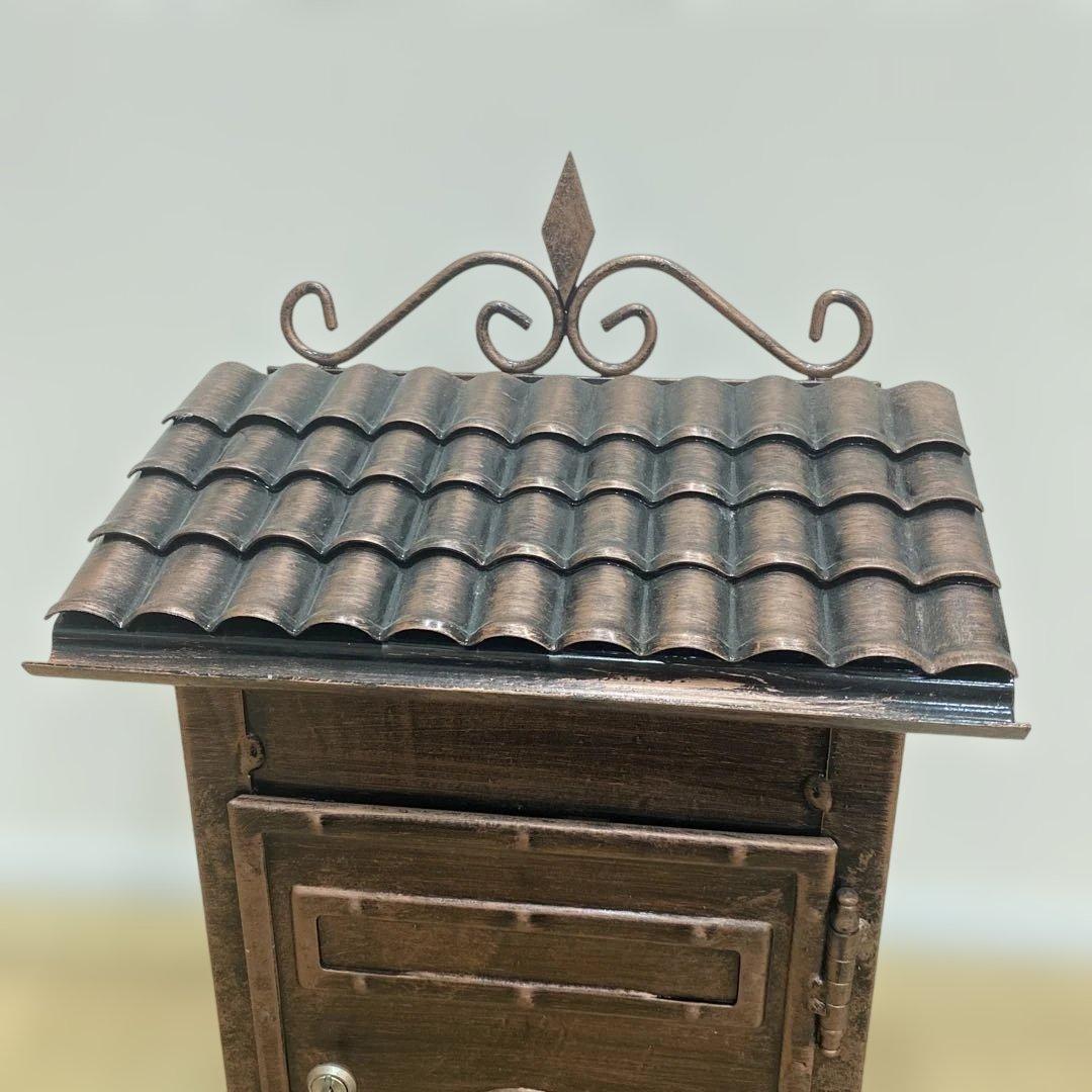 アンティーク風ポスト 【未使用品】鍵付き 郵便受け ブロンズカラー 瓦屋根