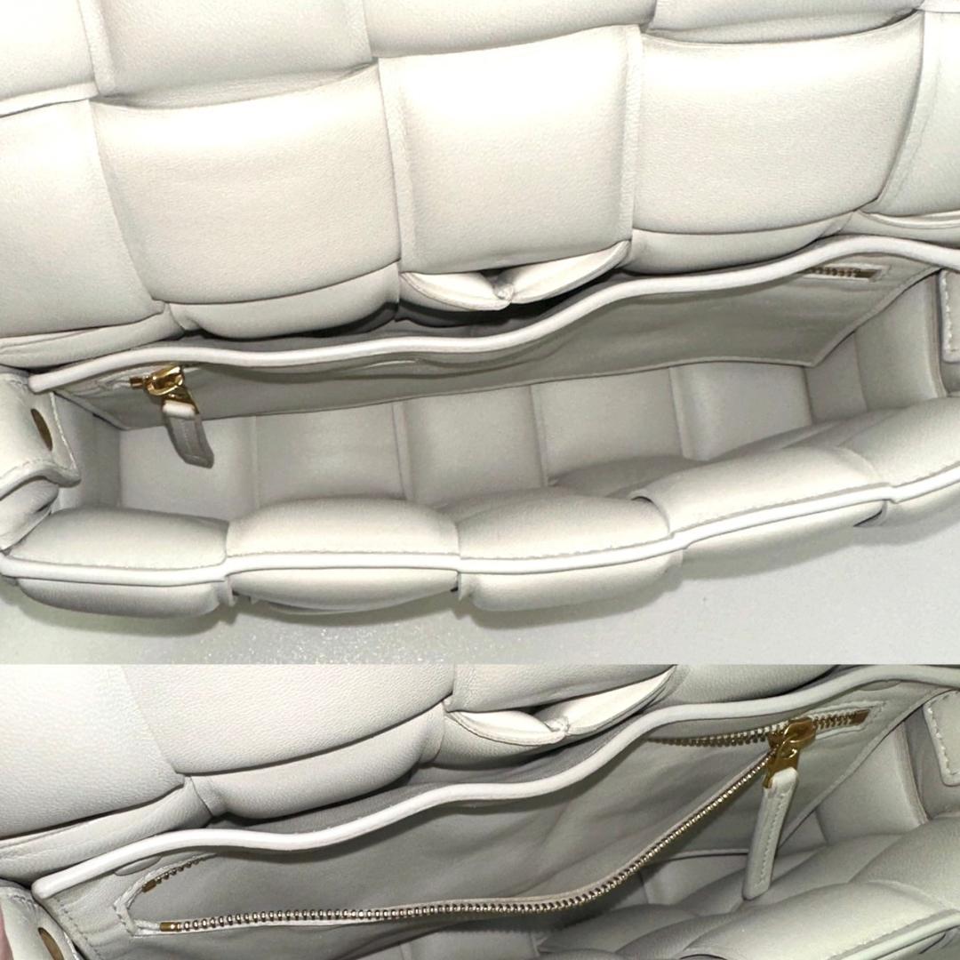 美品☆　ボッテガヴェネタ　パデッドカセット　マキシイントレチャート　ショルダー