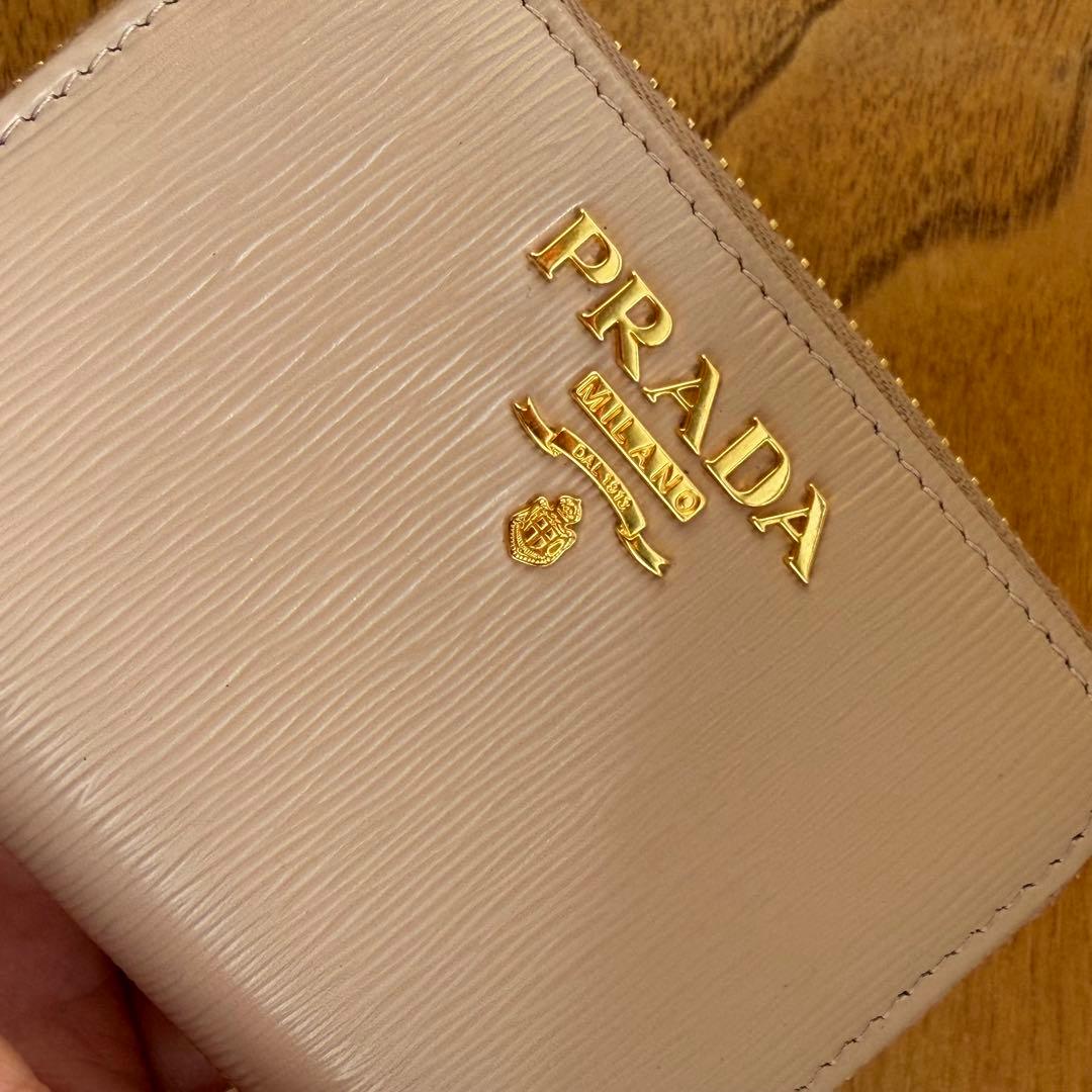 プラダ PRADA ケース　VITELLO MOVE LACCA 財布