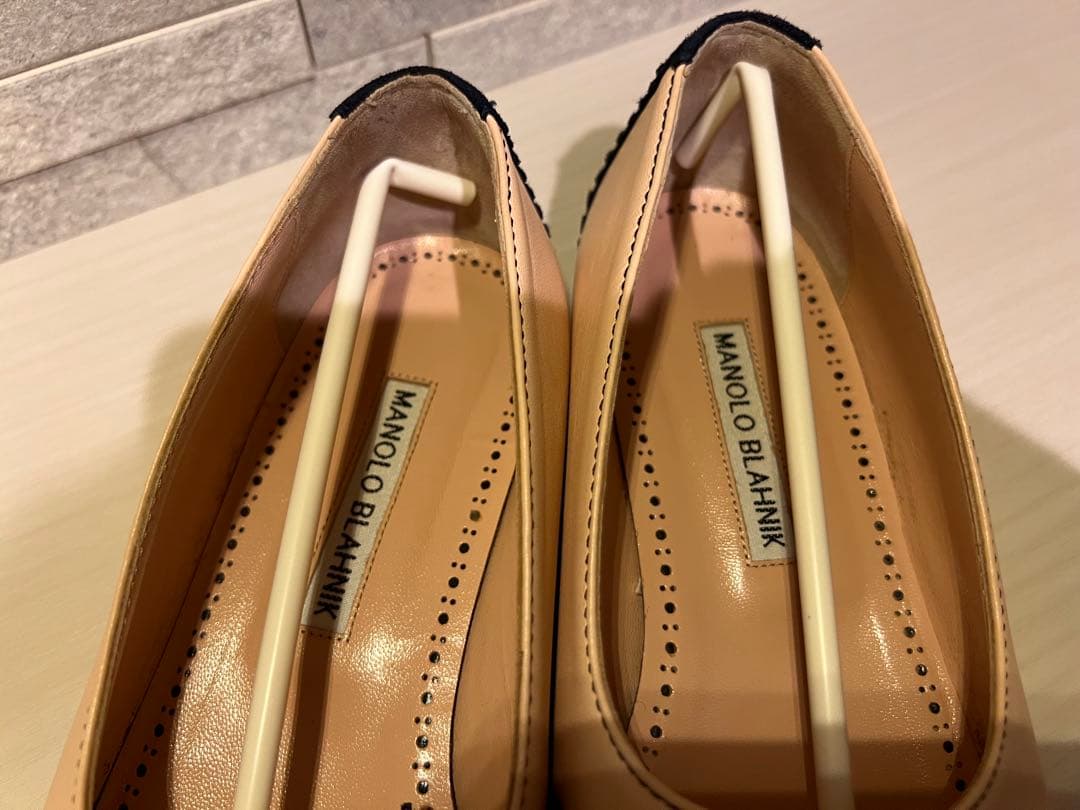 マノロブラニク　フラットシューズ