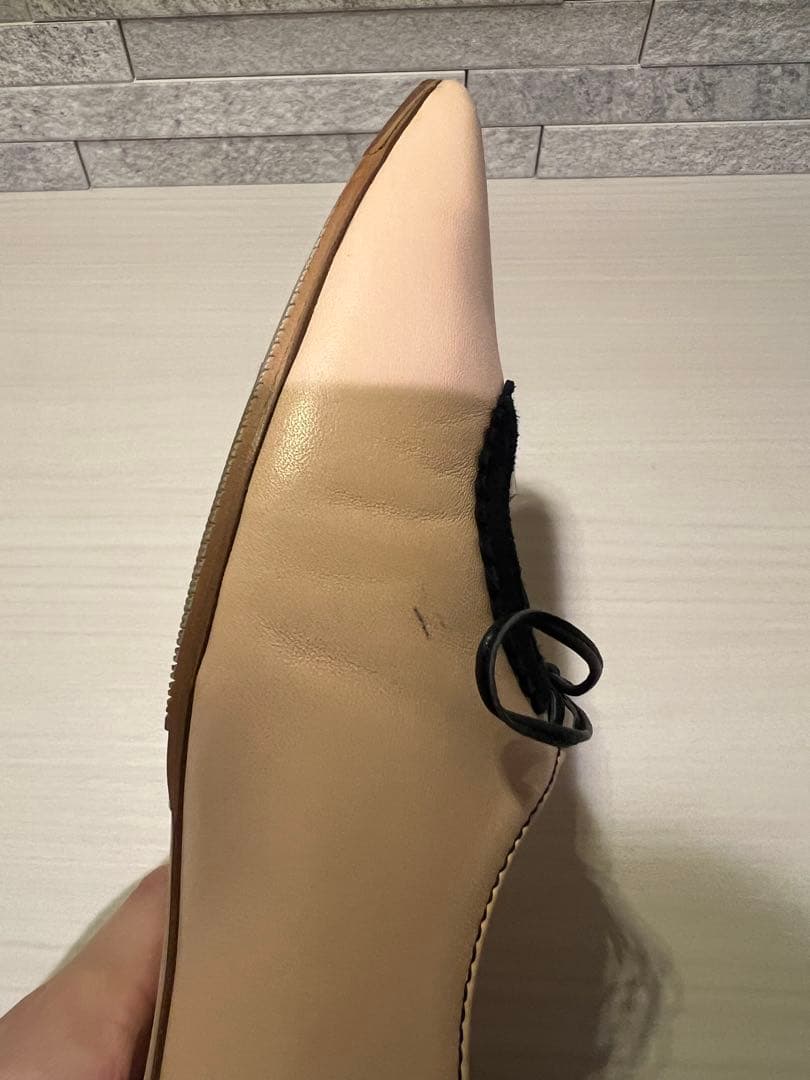 マノロブラニク　フラットシューズ