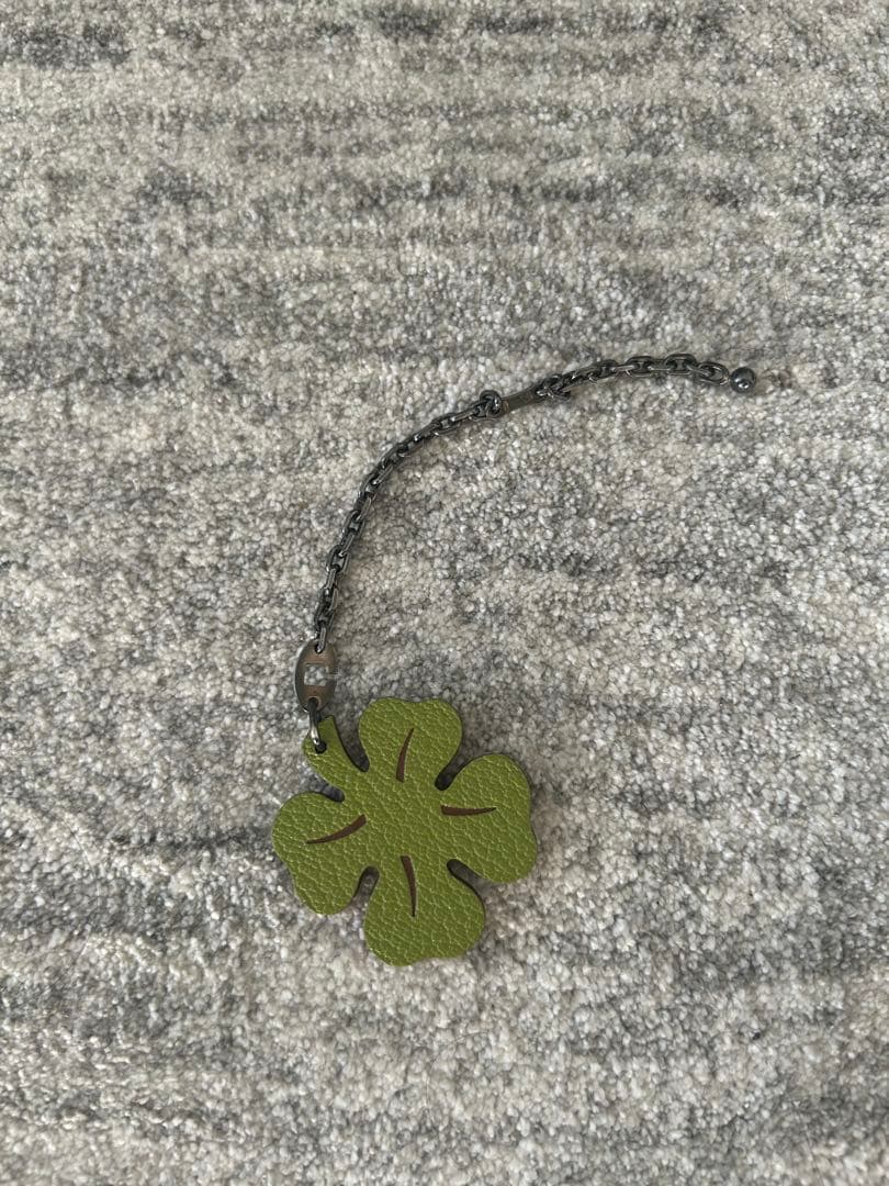 HERMES エルメス　ラッキー4クローバー　 レザーチャーム