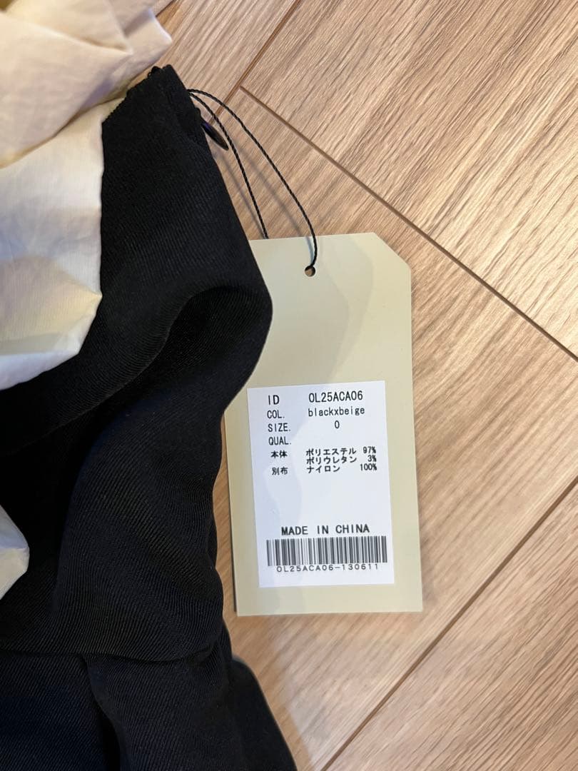 新品タグ付　Kanako×Olu. ショルダーフリルタックワンピース