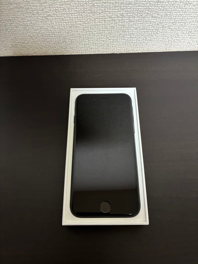 Apple iPhone SE (第3世代) 本体 充電ケーブル付き