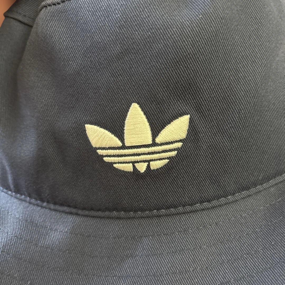 オアシスとadidas コラボ　バケットハット ネイビー 新品タグ付き
