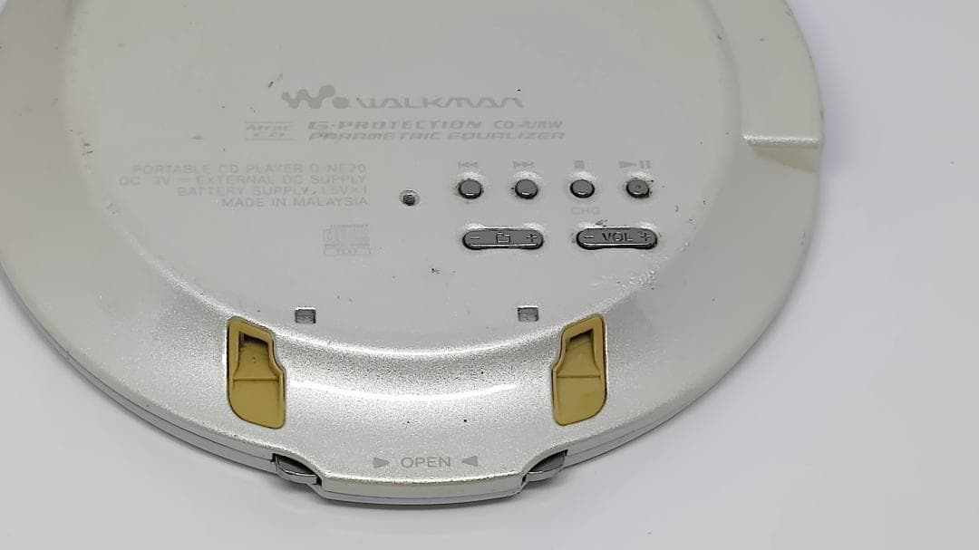 ✨【希少】✨♥ SONY CD WALKMAN D-NE20 シルバー ✨
