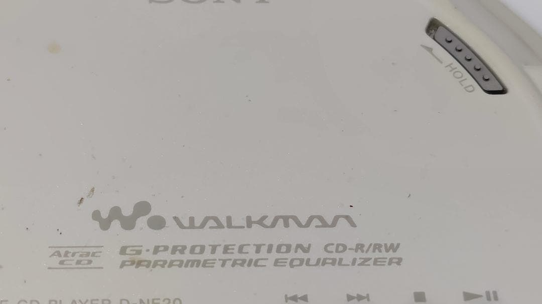 ✨【希少】✨♥ SONY CD WALKMAN D-NE20 シルバー ✨