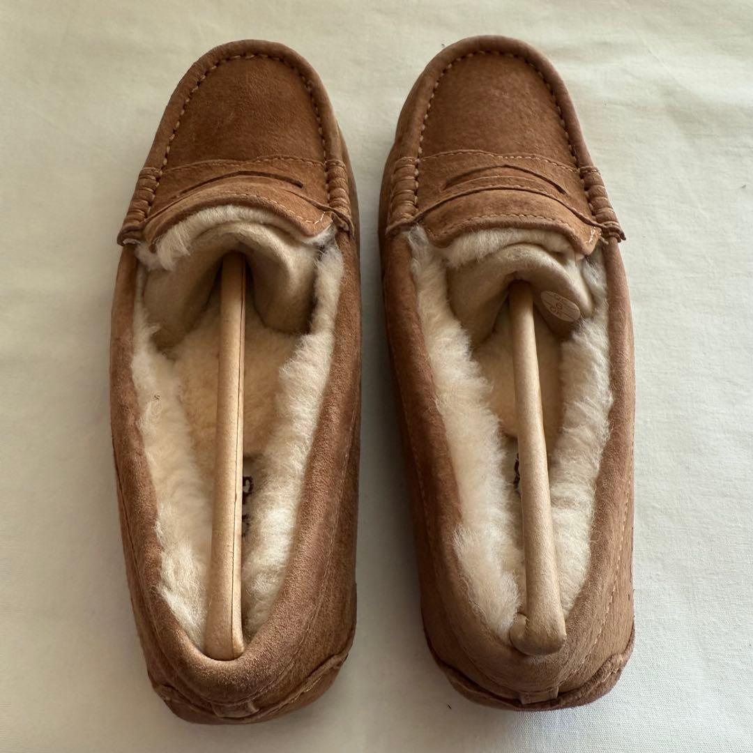 新品 未使用 UGG ブラウン モカシン 24cm