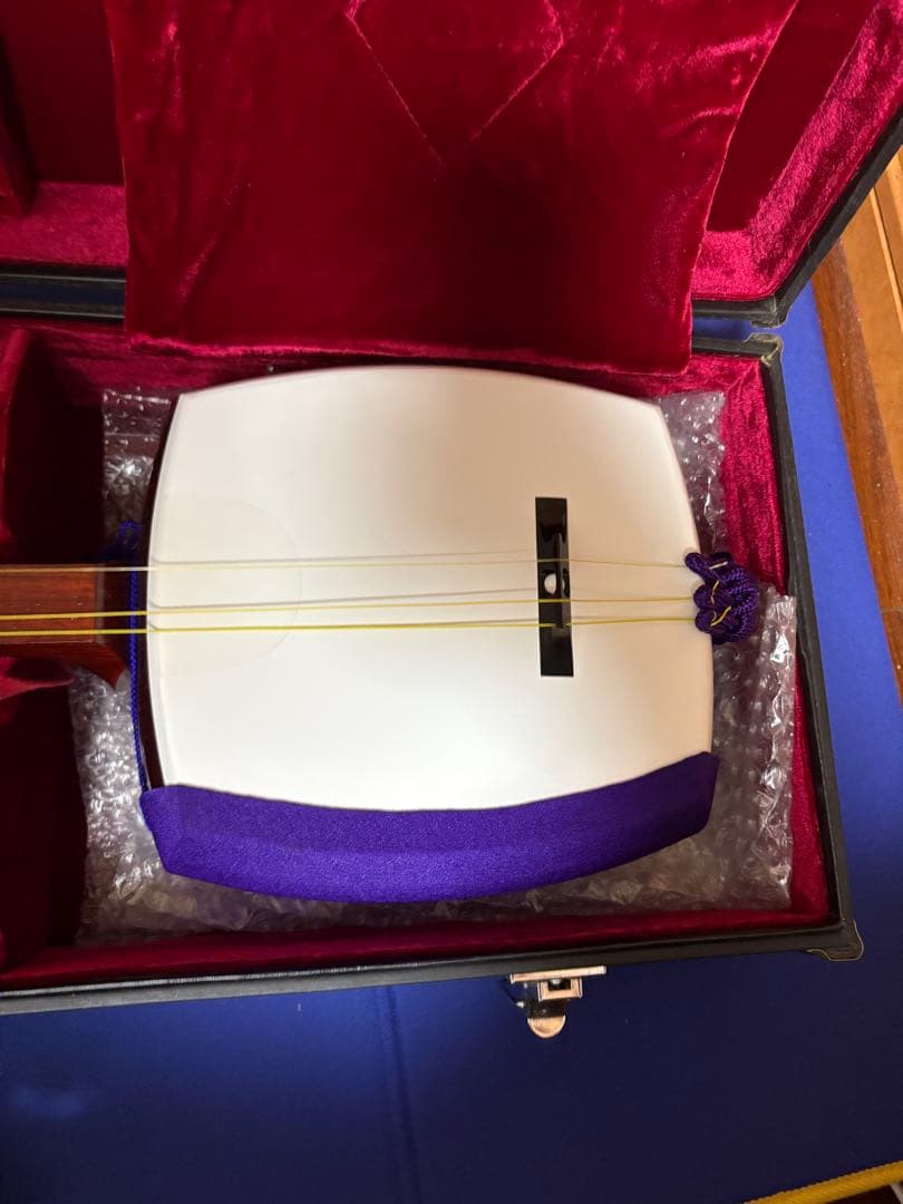 ”希少品”三味線セット　中棹（民謡、地唄、長唄兼用）ハードケース、撥、指すき付き