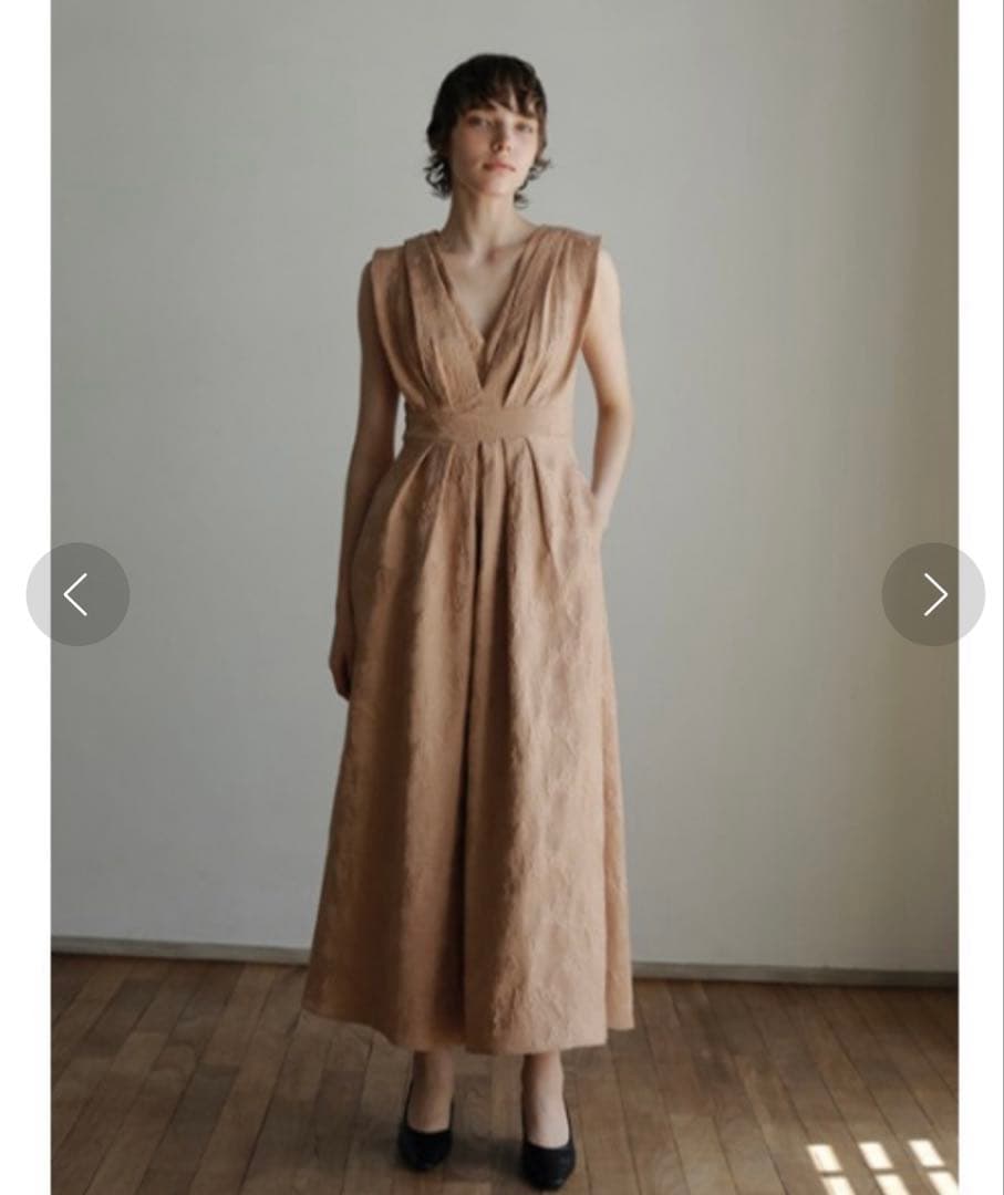 新品　AMAILオケージョンドレス お呼ばれ　ベージュ　ジャガードワンピース