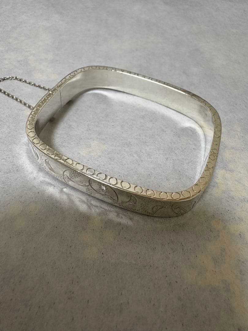 シルバー エングレーブ バングル