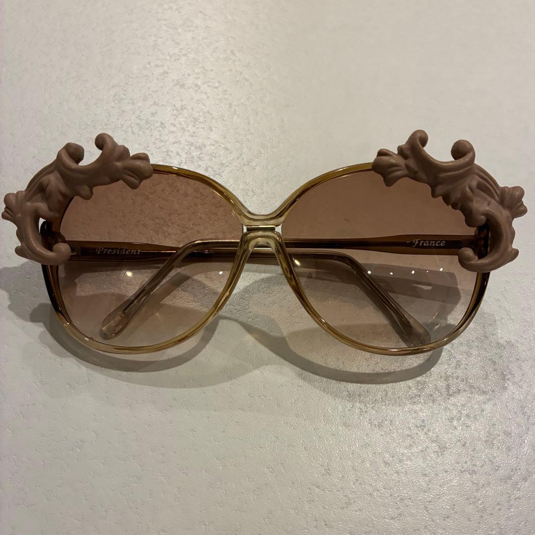 Moo Piyasombatkul サングラス gigina