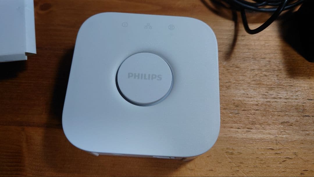 Philips Hue LEDバーライト×2＆ブリッジ×1＆ディマースイッチ×2