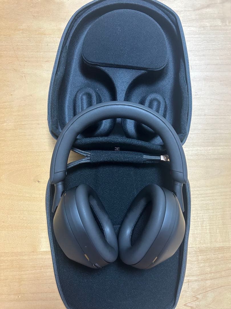 ワイヤレスヘッドホン Sony WH-1000XM5ブラック ケース付き