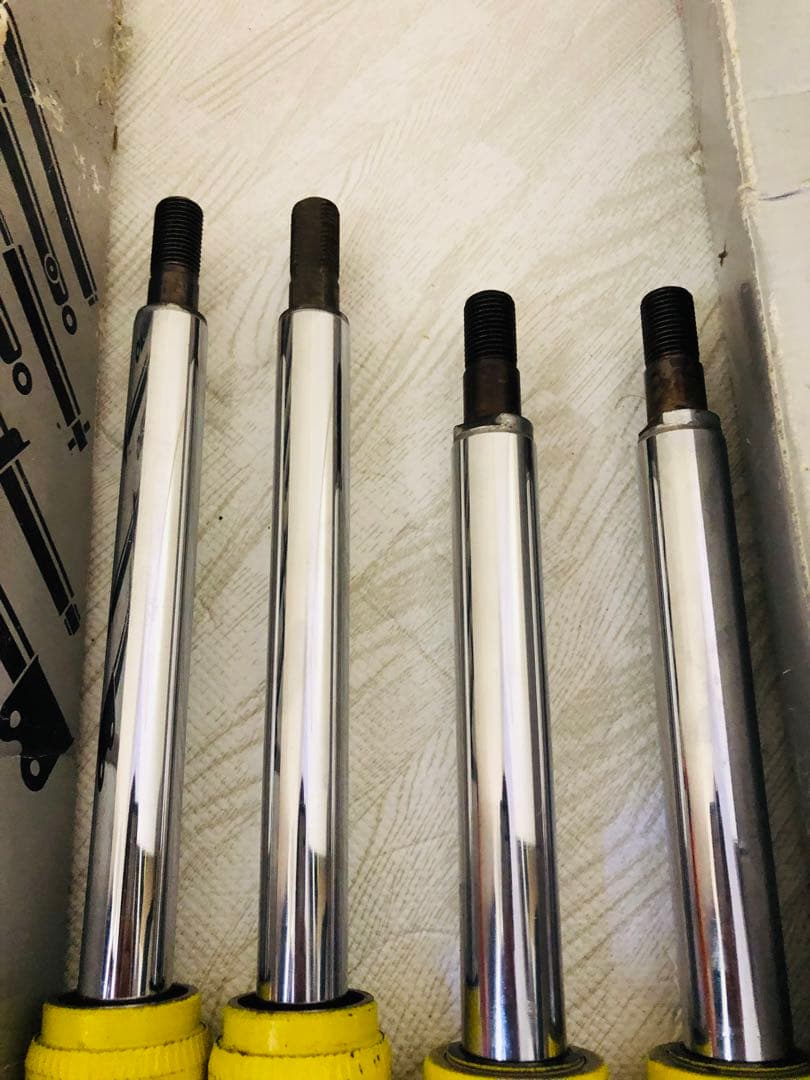 【送料込み】激安　ショックアブソーバー