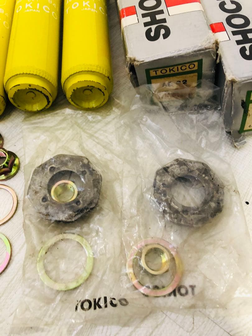 【送料込み】激安　ショックアブソーバー