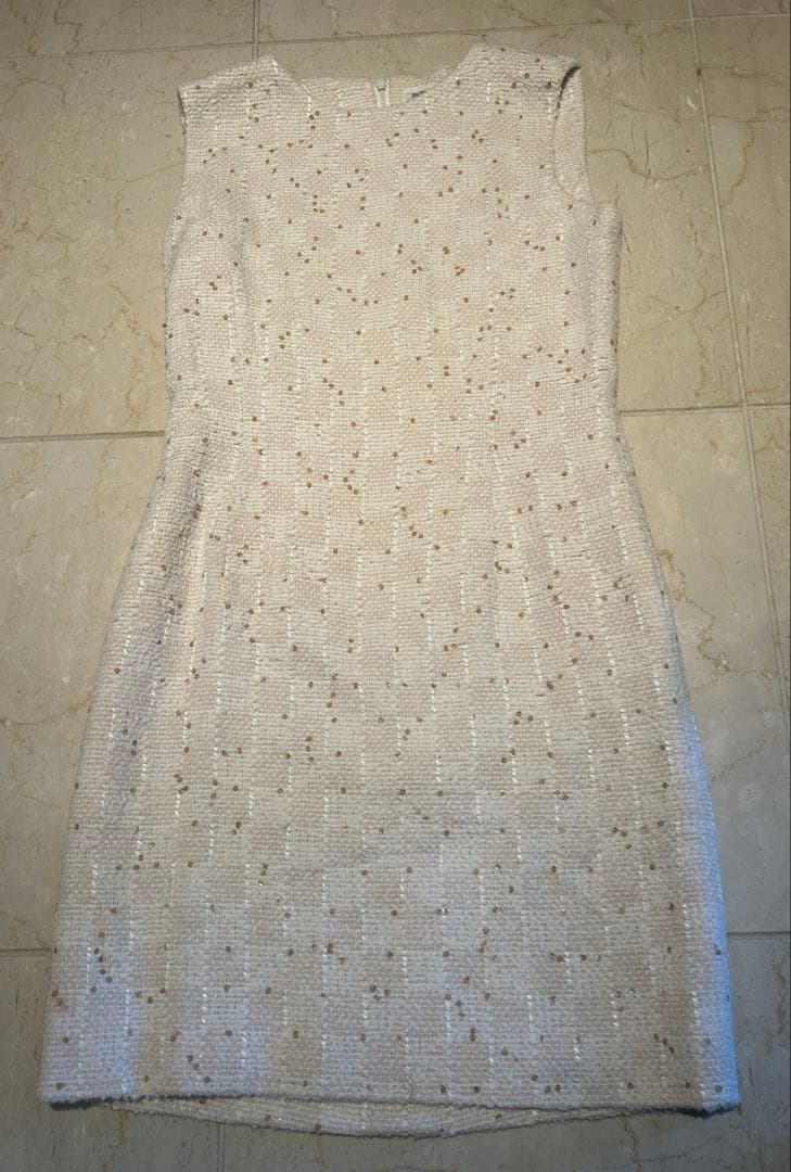 FOXEYフォクシーブティック　ツイード白ワンピース40スパンコール卒業入学