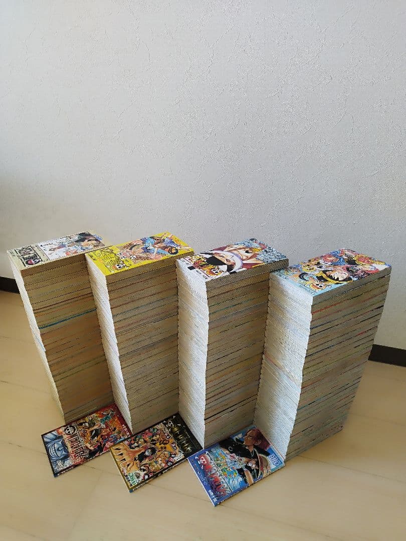 24時間以内発送します！ ワンピース　 1〜113巻　全巻セット +映画特典3冊