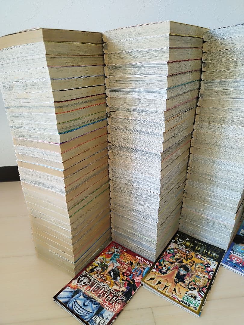 24時間以内発送します！ ワンピース　 1〜113巻　全巻セット +映画特典3冊