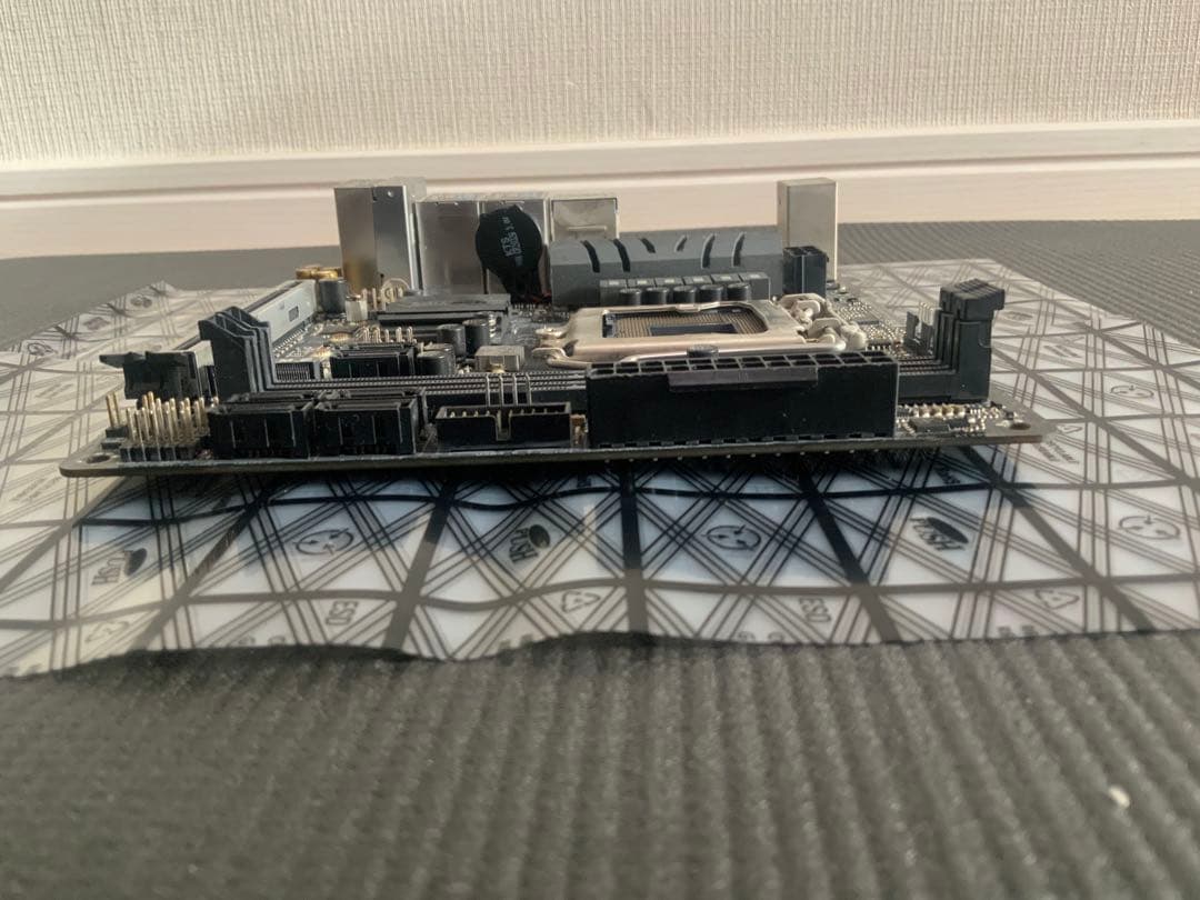 マザーボード ASRock H370M-ITX/ac (LGA1151 / Mini-ITX)