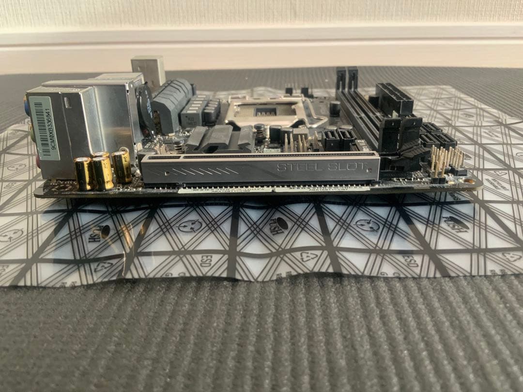 マザーボード ASRock H370M-ITX/ac (LGA1151 / Mini-ITX)