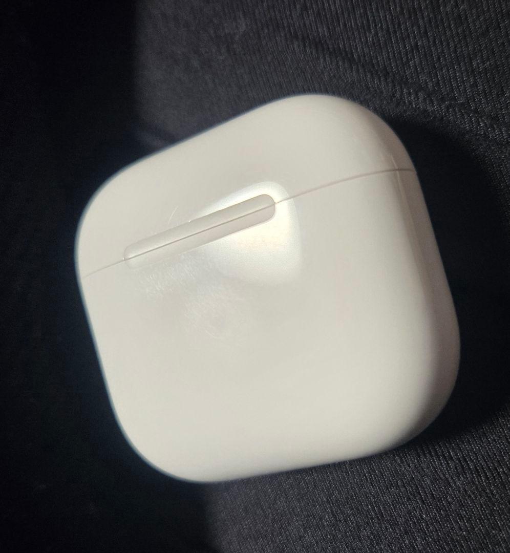 し*う様 AirPods 4 本体 アクティブノイズキャンセリング　ケース擦り傷