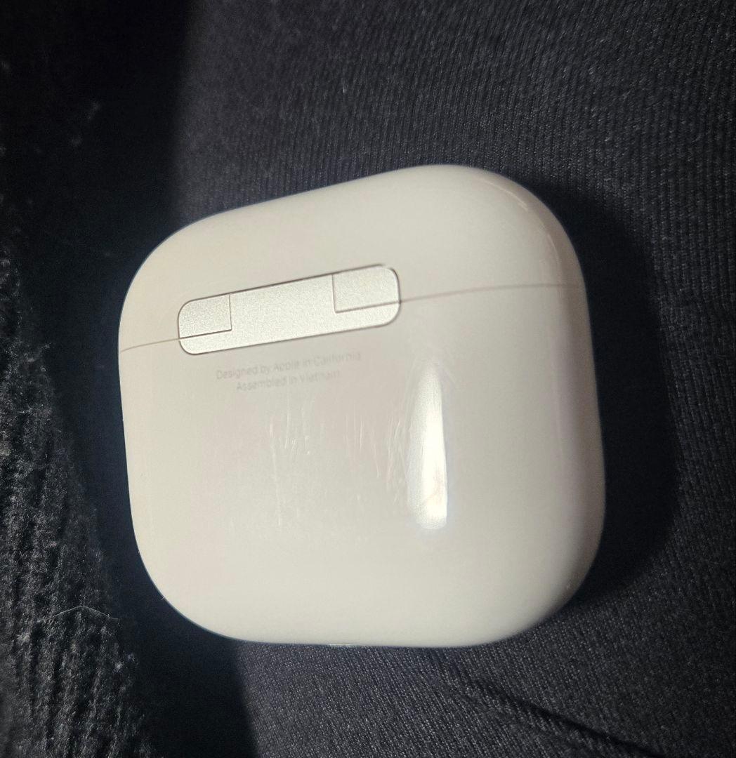 し*う様 AirPods 4 本体 アクティブノイズキャンセリング　ケース擦り傷