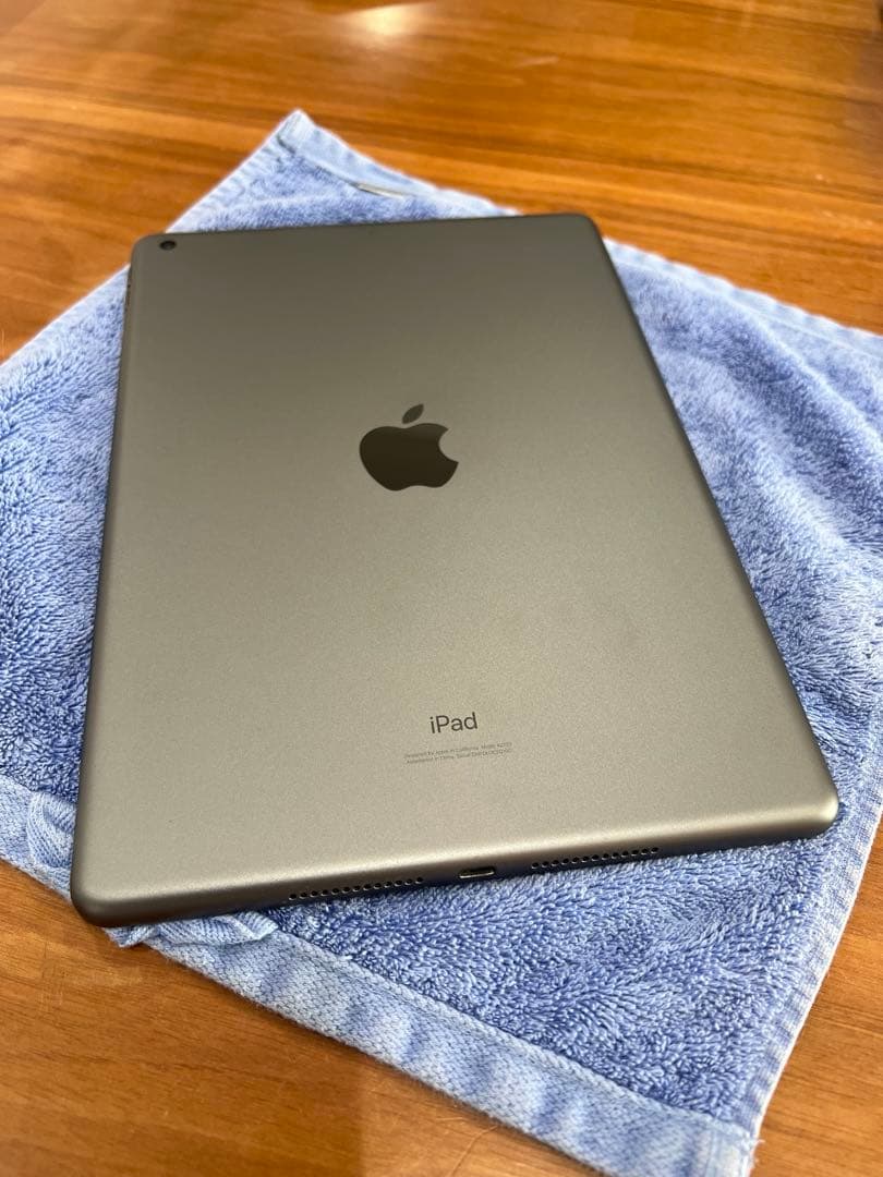 超美品Apple iPad 第８世代　スペースグレー 本体