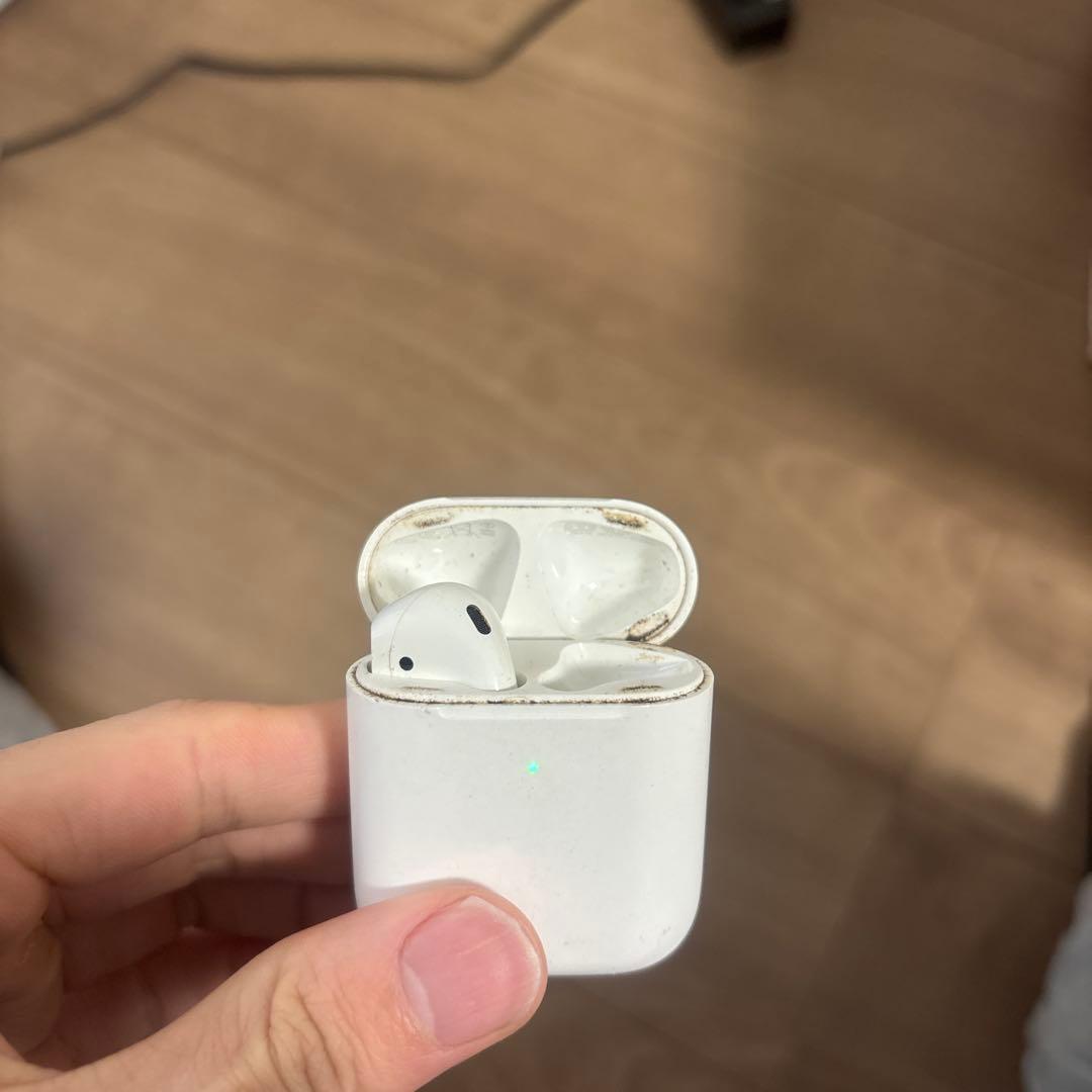 AirPods 本体 充電ケース付き　 左耳のみ
